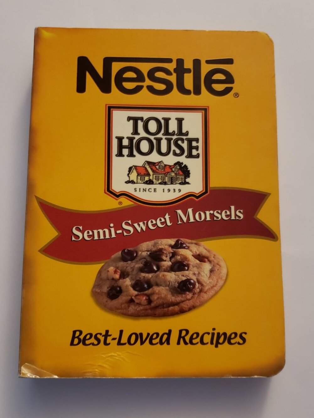 Nestle Best Loved Recipes Cookbook Cookies Fudge 2005 Coated Pages